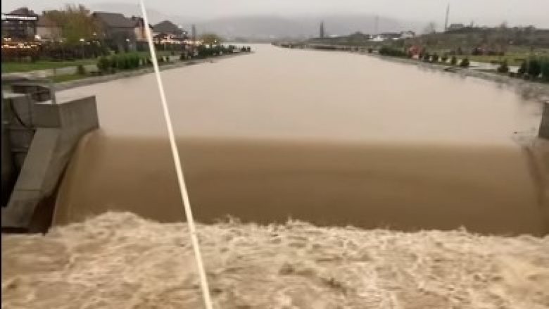 Reshjet e shiut shkaktojnë probleme me furnizim të ujit të pijes në Mitrovicë