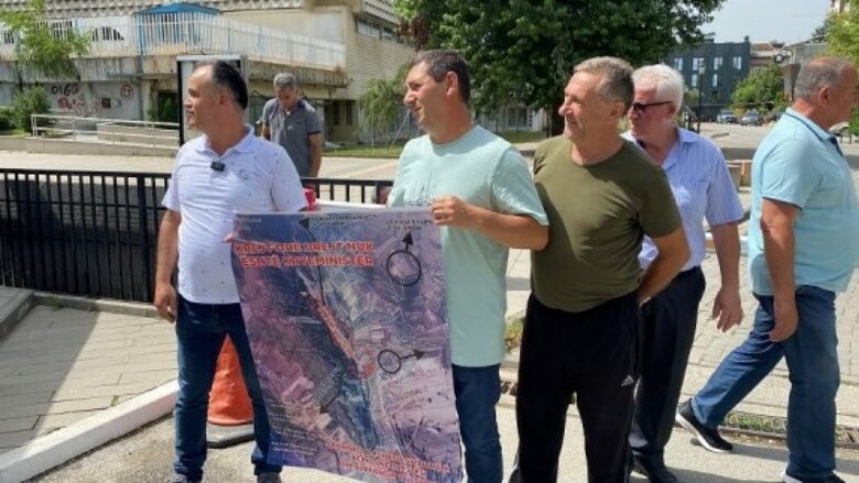 ​“Krejt dhe drejt nuk është kryeministër”, banorët e Shipitullës protesojnë për shpronësimet