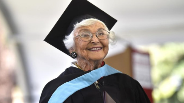 Amerikanja merr diplomën master në moshën 105 vjeçare