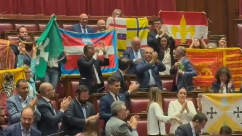Italia miraton një ligj të diskutueshëm, pasuan skena joreale në parlament