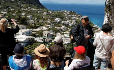 Ndalohen turistët në Capri të Italisë për shkak të një emergjence uji