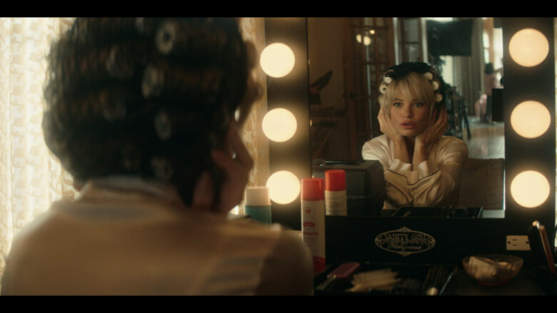 Nisur nga Pamela Anderson: Pse duhet t’i flasësh vetes para pasqyrës?