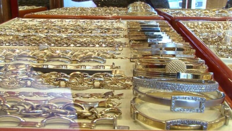Policia arreston gjashtë persona në Gjilan, sekuestron mbi 33 kilogramë ari dhe mijëra euro