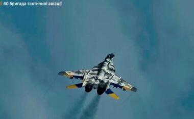 Komandanti i Forcave Ajrore ukrainase publikon pamje nga aksioni i pilotëve të tyre - i quan “fantazmat e Kievit”