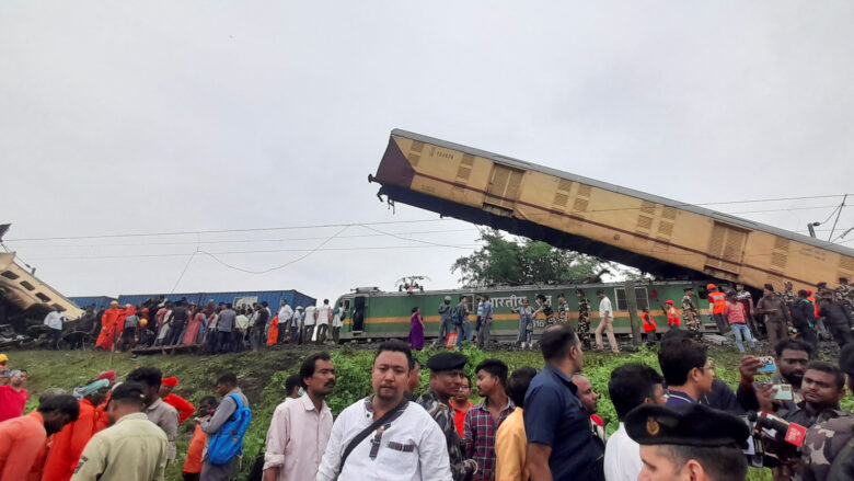 Aksident hekurudhor në Indi, përplaset treni i mallrave me atë të pasagjerëve – 15 të vdekur dhe mbi 50 të lënduar