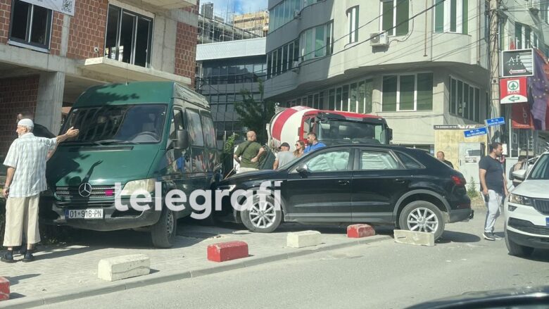 Tre të lënduar në një aksident komunikacioni në Prishtinë