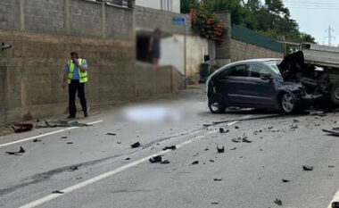 Aksident mes disa automjeteve në Mitrovicë, vdes motoçiklisti
