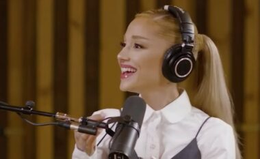 Fansat mbetën të shokuar, pasi zëri i Ariana Grande-s ndryshon në mes të intervistës