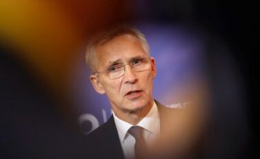 Stoltenberg: NATO merr përsipër koordinimin e dërgesave të armëve në Ukrainë
