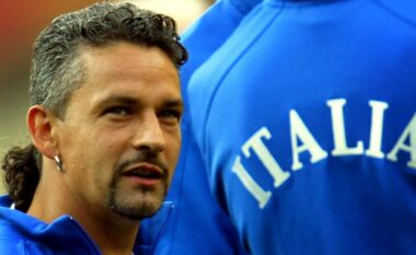 Tronditet Italia: Roberto Baggio rrihet dhe grabitet teksa shikonte ndeshjen ndaj Spanjës, përfundoi në spital