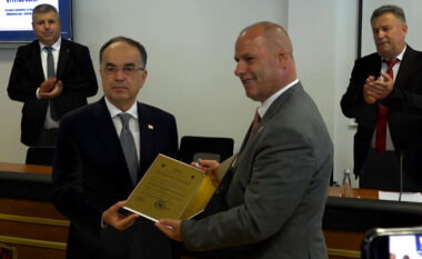 Drenasi nderoi presidentin e Shqipërisë, Bajram Begaj me titullin “Qytetar nderi i Komunës së Drenasit”