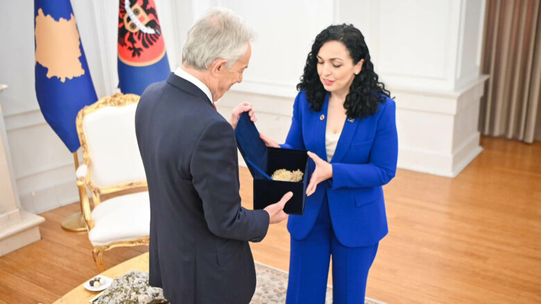 Blair e falënderon Osmanin për mikpritjen dhe dhuratën