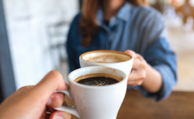 Çfarë mund të ndodhë me trupin tonë nëse pimë kafe me stomakun bosh