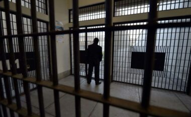 Dyz, i burgosuri sulmohet në Burgun e Sigurisë së Lartë