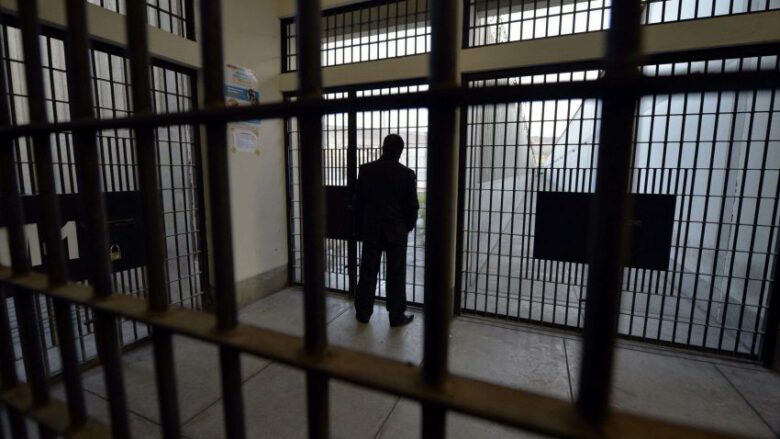 Dyz, i burgosuri sulmohet në Burgun e Sigurisë së Lartë