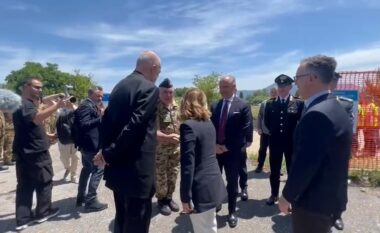 Kryeministrja italiane mbërrin në Gjadër, pritet nga Edi Rama