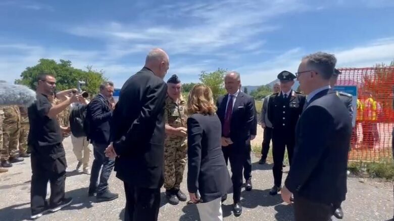 Kryeministrja italiane mbërrin në Gjadër, pritet nga Edi Rama
