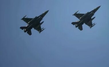 Zelensky: Aeroplanët luftarak F-16 do të arrijnë shpejtë në Ukrainë nga Danimarka