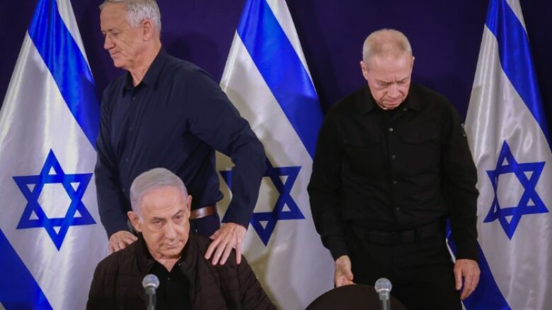 Tronditje për Netanyahun, partneri i koalicionit po e braktis qeverinë