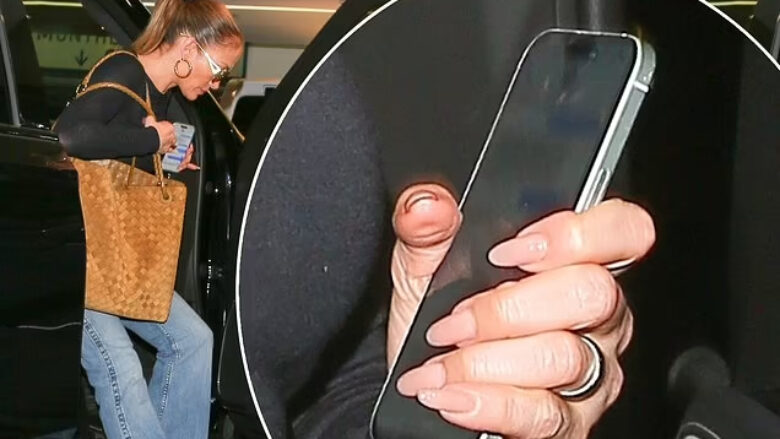 Jennifer Lopez fotografohet me unazën e martesës në gisht, teksa shtëpia e saj milionëshe dhe e Ben Affleckut ka dalë në shitje