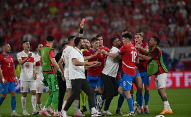 Nuk kishte ndodhur kurrë më parë, Çekia dhe Turqia thyen rekordin e kartonëve të marrë në një Kampionat Evropian