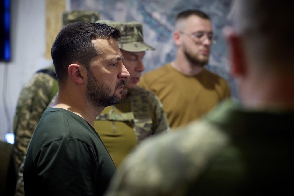 Zelensky viziton trupat në rajonin e Donetskut – ‘i habitur’ se disa zyrtarë përkatës nuk kanë qenë aty ‘për gjashtë muaj ose më shumë’