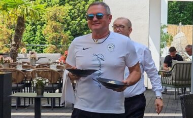 Trajneri Matjaz Kek përmbushi një premtim të pazakontë pas suksesit më të madh të Sllovenisë