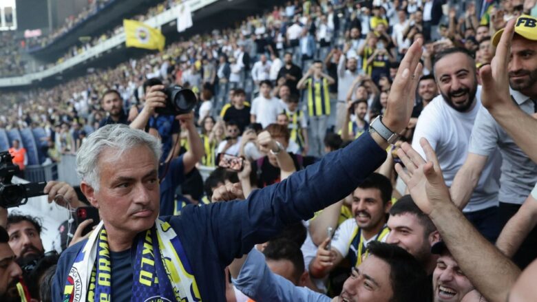 Top ylli anglez refuzon transferimin tek Fenerbahce shkaku i Mourinhos