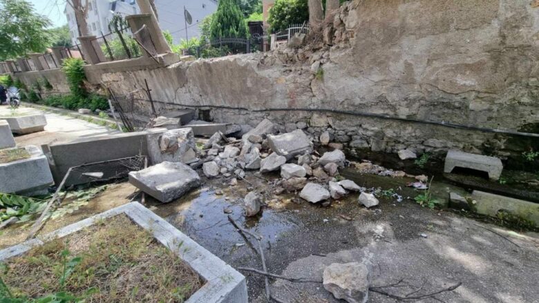 Bashkia e Shkupit: Muri i rrënuar i Qendrës Klinike është nën kompetencë të Ministrisë së Shëndetësisë