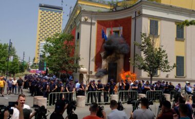 Sot pritet protesta e opozitës para bashkisë së Tiranës, policia publikon plan masash