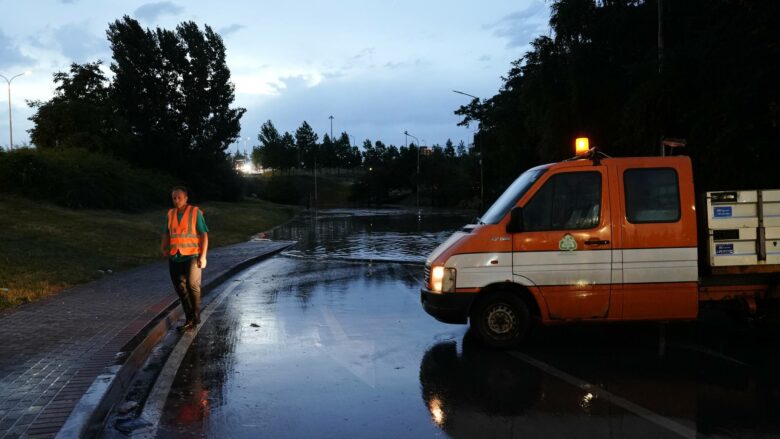 Reshjet e shiut, QKUK: Uji ka depërtuar në bodrumin e Klinikës së Pulmologjisë
