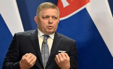 Shfaqet për herë të parë në publik pasi ishte plagosur rëndë – kryeministri sllovak ka një mesazh për atentatorin