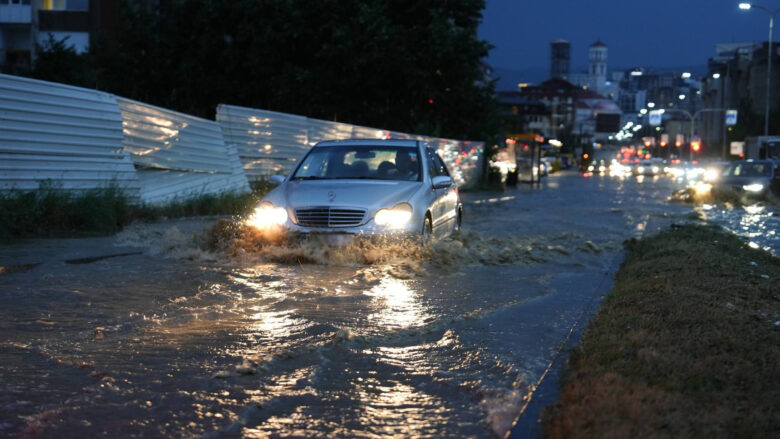 Shiu në kryeqytet, mbyllen pikat e parkingut të ‘Prishtina Parking’