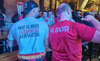 “Vëllai pranë vëllait, shqiptari pranë kroatit”: Dashuria dhe miqësia përhapet në Hamburg përpara ndeshjes