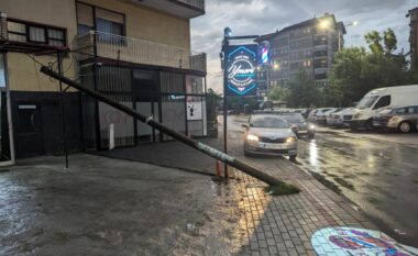 Banorët e Ortakollit në Prizren kërkojnë veprime për shtyllën elektrike të rrëzuar