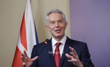 Tony Blair nderohet me “Çelësi i qytetit” dhe titullin “Qytetar Nderi i Kryeqytetit”, në Prishtinë