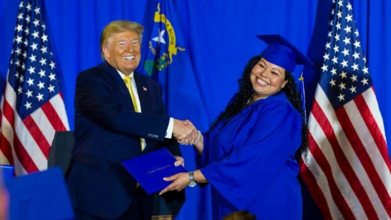 Premtimi elektoral i Trumpit: Green Card për të gjithë të huajt që diplomohen në SHBA