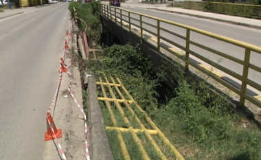 Dëmtohet ura mbi Lumin Shkumbin në Tetovë