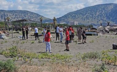 Të rinjtë e Shkodrës pastrojnë vullnetarisht plazhin e Velipojës