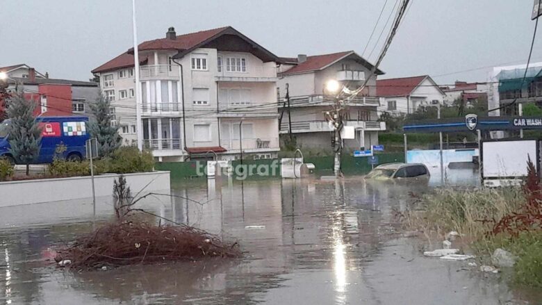 Ekipet në terren në vlerësim të situatës pas reshjeve të dendura të shiut në Prishtinë
