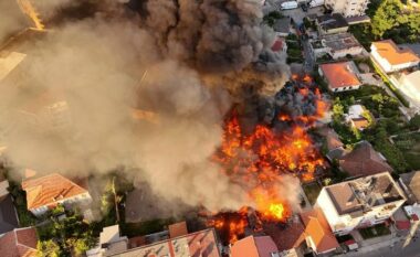 Zjarri i përmasave të mëdha në Shkodër, asfiksohet banori dhe 2 zjarrfikës