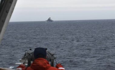 Patrulla e Rojës Bregdetare të SHBA-së hasë në anijet ushtarake kineze në afërsi të Alaskës
