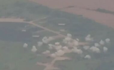 Ushtria ruse bombardon aeroportin ushtarak Myrhorod në Ukrainë