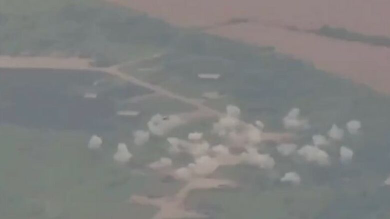 Ushtria ruse bombardon aeroportin ushtarak Myrhorod në Ukrainë