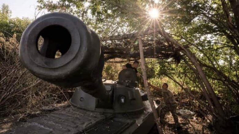 Ukrainasit pretendojnë se gjatë 24 orëve të fundit rusët kanë humbur 1,180 ushtarë – 16 tanke e 57 sisteme artilerike
