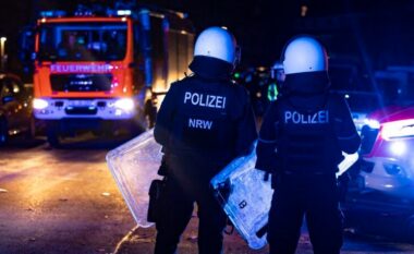 Tmerr në Gjermani, një burrë në një kafene sulmoi njerëzit me acid - 9 persona përfundojnë në spital