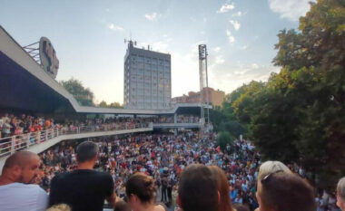 Kokëdhimbje për Vuçiqin dhe Scholzin - nisin protestat kundër minierës së litiumit në Serbi