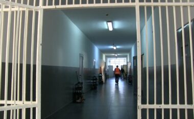 Ik një i burgosur nga burgu i Smrekonicës, suspendohet një oficer
