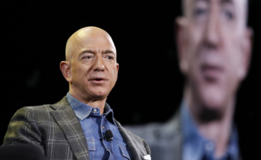 Videoja ku miliarderi Jeff Bezos flet për rutinën e tij të mëngjesit bëhet virale në rrjete sociale