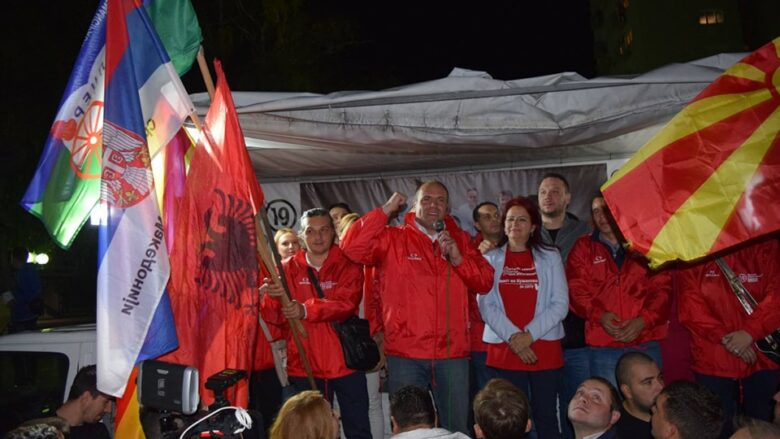 Gjatë zgjedhjeve lokale Maksim Dimitrievskit nuk i pengonte flamuri shqiptar, dalin fotografitë gjatë fushatës